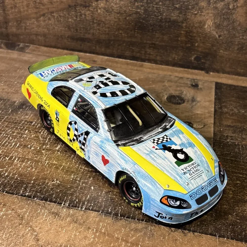 Kyle Petty #04 Victory Junction Gang 2004 Dodge Action NASCAR 1/24 Coin Bank
